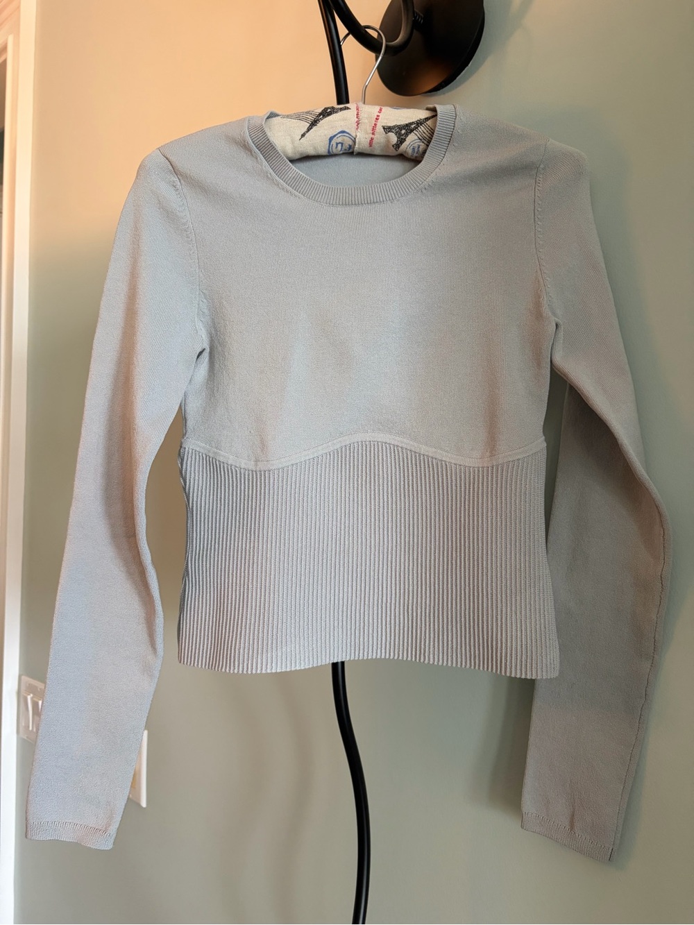ARITZIA BABATON
LONG SLEEVE SCULPT KNIT EMPIRE SWEATER